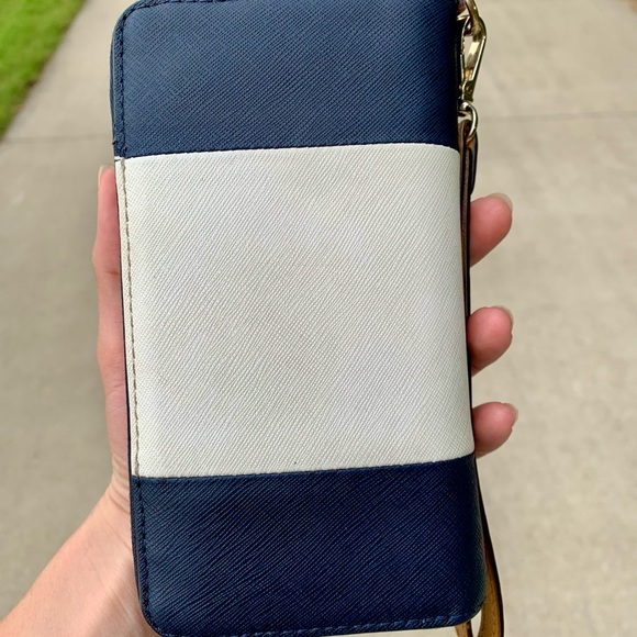 Michael Kors wallet - Picture 2 of 15